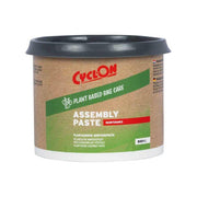 CyclOn montagepasta plantaardig, keramisch, geschikt voor montage, zichtbaar in een open verpakking op een witte achtergrond.