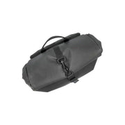 Zwarte New Looxs Nyborg enkele fietstas van 17 liter met rolltop, waterdicht en geschikt voor single fiets.