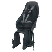 Urban Iki achterfietsstoeltje Ta-ke Easyfix bevestigd op fiets, geschikt voor comfortabel achterzitje voor kinderen.
