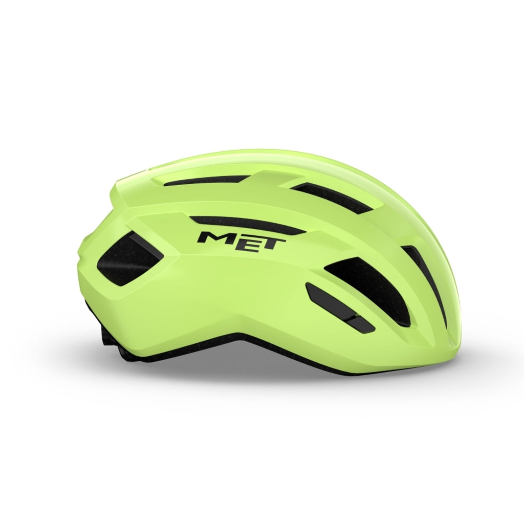 Racefietshelm MET Vinci Mips in zwart met ventilatiegaten en verstelbare riem, ontworpen voor wielrenners.