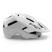MET MTB fietshelm Terrae MIPS met ventilatieopeningen en verstelbare riem, geschikt voor mountainbiken.