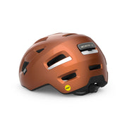 Lichte MET E-Mob MIPS e-bike helm met veiligheidskenmerken, geschikt voor e-bike en speed-pedelec, zichtbaar op de afbeelding.
