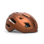 Met E-Bike helm van MET, lichtgewicht en veilig, met ventilatieopeningen en verstelbare riem, geschikt voor elektrische fietsen.