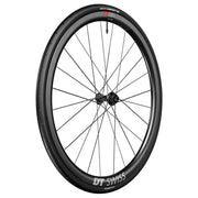 Racefiets wielset van DT Swiss V 28 met DT ERC1100 Dicut 35 WTS CB, zichtbaar op de afbeelding.