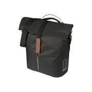 Basil City MIK Studs fietstas voor fietsers, 14-16 liter, enkel, zwart met studs, stevige fietsaccessoire
