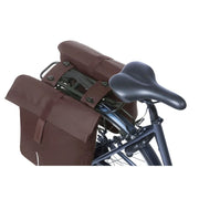 Basil City dubbele fietstas van 28-32 liter, waterafstotend, geschikt voor MIK bagagedrager, zwart en robuust.