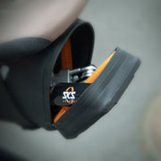 Zwarte SKS Trail zadeltas van spatwaterdicht polyester, ontworpen voor fietstassen en outdoor gebruik.