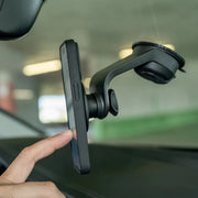 SP Connect fiets telefoonhouder met magneetaansluiting en zuignap, zwart, geschikt voor veilige montage op de fiets.