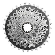 Zilveren SRAM XG1270 E1 12V XDR cassette voor racefietsen, met 12 versnellingen en duurzame constructie.