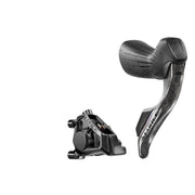 Zwarte Sram Force Axs E1 12/13V hydraulische shifters en remgrepen voor 12-speed fiets, met carbon afwerking.