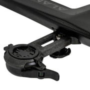 CloseTheGap HideMyBell Raceday4 Evo GPS houder van koolstofvezel voor racefiets, passend en stevig bevestigd.