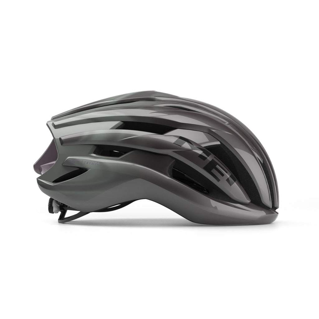 MET Trenta Mips racefietshelm met ventilatiegaten en verstelbare riem, ontworpen voor wielrenners.