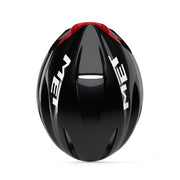 Racefiets helm MET Manta Mips met aerodynamisch ontwerp en ventilerende functies, zichtbaar op de afbeelding.