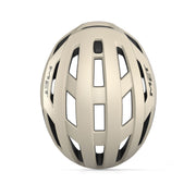 Met Fietshelm Vinci Mips racefietshjelm van MET met ventilatieopeningen en verstelbare riem voor comfort en veiligheid tijdens het wielrennen.