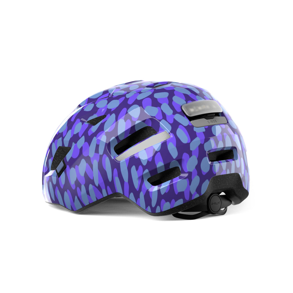 E-Bike helm van MET met ventilatieopeningen en verstelbare riem, ontworpen voor veilig fietsen op elektrische fietsen.