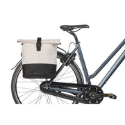Dubbele Basil fietstas van gerecycled PET, geschikt voor 28-32 liter, universele brug, zwart en waterbestendig.