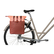 Basil Vive MIK fietstas voor enkel, waterdicht en gemaakt van gerecycled PET, geschikt voor 15-20 liter, zwart en stevig.