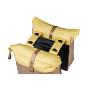 Basil Vive dubbele fietstas voor achterop, gemaakt van gerecycled PET, geschikt voor fietsen met 28-35 liter bagage.