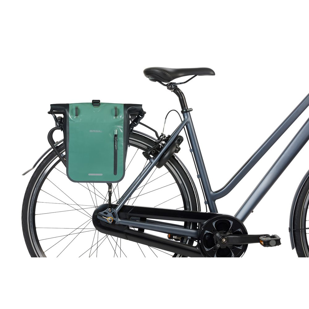 Basil Rivo M enkel fietstas met klittenbandsluiting, waterdicht tarpaulin, geschikt voor 12-15 liter, voor fietsmand of drager