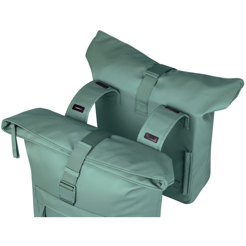 Dubbele fietstas Basil Brooklyn van gerecycled PET, ruime 41 liter, geschikt voor montage op fiets met zichtbare accessoires