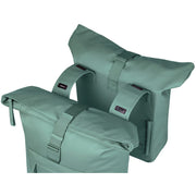 Dubbele fietstas Basil Brooklyn van gerecycled PET, ruime 41 liter, geschikt voor montage op fiets met zichtbare accessoires
