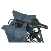 Basil Brooklyn dubbele fietstas in zwart, bevestiging met MIK-systeem, geschikt voor bagage en accessoires, zichtbare reflecterende details