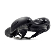Zwart Selle Royal Respiro Moderate fietszadel met Royalgel voor comfort en ademend vermogen, zichtbaar op de afbeelding.