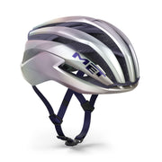 Racefietshelm MET Trenta 3K Carbon MIPS met ventilatiegaten en verstelbare riem, ontworpen voor wielrenners.