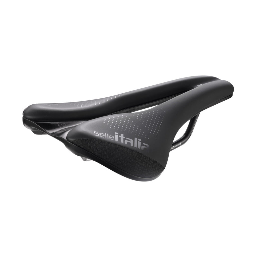 Selle Italia Novus Boost Evo Superflow racefiets- en MTB-zadel met ergonomisch ontwerp en ventilerende zadeloppervlakte.