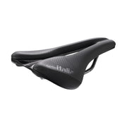 Selle Italia Novus Boost Evo Superflow racefiets- en MTB-zadel met ergonomisch ontwerp en ventilerende zadeloppervlakte.