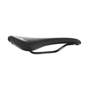 Selle Italia Novus Boost Evo Superflow racefiets- en MTB-zadel met ergonomisch ontwerp en ademende zadeloppervlak.