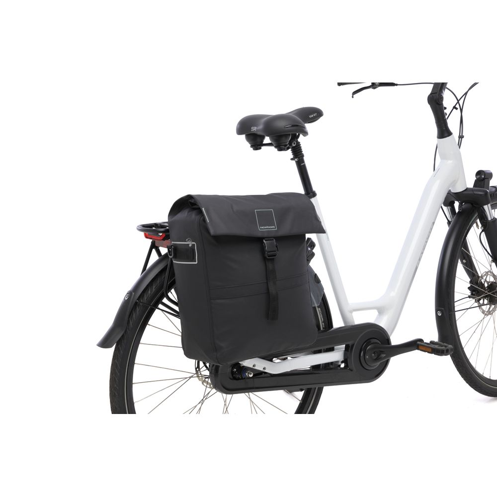 Nieuwe Looxs Leeds enkele fietstas van 19 liter, gemaakt van gerecycled polyester, met stevige riem en waterbestendige afwerking.