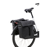 Nieuwe Looxs Leeds dubbele fietstas van 38 liter, gerecycled polyester, met stevige handgrepen en reflecterende details.