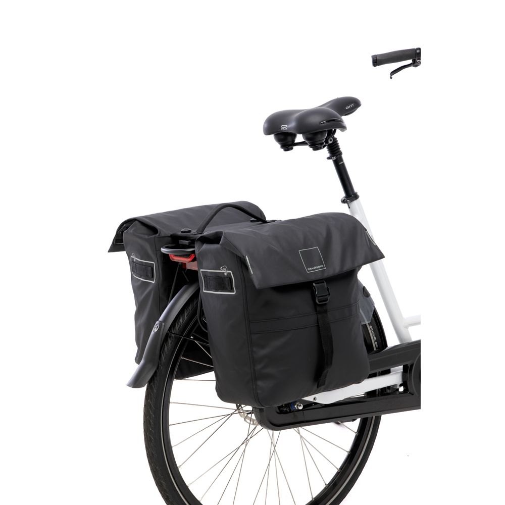 Dubbele fietstas van New Looxs Leeds Mik 2.0 met 38 liter capaciteit, stevig en ideaal voor dagelijks gebruik.