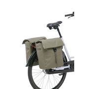 Dubbele fietstas van New Looxs Leeds MIK 2.0, 38 liter, zwart, waterbestendig en geschikt voor stadsfietsen, bevestigd aan fietsdragers.