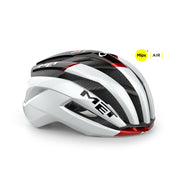MET Trenta 3K Carbon MIPS racefietshelm met aerodynamisch ontwerp en ventilatieopeningen, geschikt voor wielrenners.