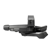 Zwarte Sram Versteller S100 Eagle Single Click 12-speed achter derailleur shifter, zichtbaar met bedieningsknop en kabel.