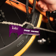 Dynamic dubbele ketting- en remschijfslijtagemeter van geanodiseerd aluminium, voor nauwkeurige slijtagecontrole.