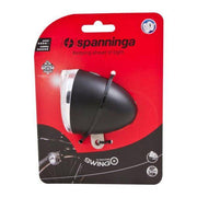 Zwarte Spanninga Swingo Xb led koplamp met reflector en batterijen, geschikt voor fietsverlichting, zichtbaar van voren