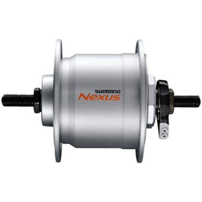 Shimano Nexus DH-C3000 6V 3W naafdynamo met 36 versnellingen en velgrem, zilverkleurig, zichtbaar op de fiets.