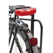 Axa Blueline Steady achterlicht voor e-bike, slank design, 6-12V, helder rood licht, gemonteerd op fietsachterzijde