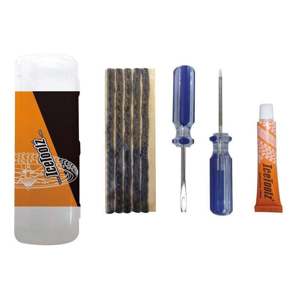 Reparatieset voor tubeless banden van Icetoolz, inclusief bandenplak en reparatiemateriaal voor snel herstel.