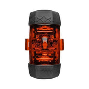 Busch & Müller Ixon Core en Ixxi USB oplaadbaar achterlicht met 50 Lux, zwart/zilver, zichtbaar op fietsachterlicht in close-up.