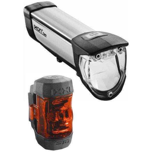 Busch & Müller Ixon Core en Ixxi USB oplaadbaar achterlicht in zwart/zilver met 50 Lux verlichting, zichtbaar op de afbeelding.