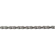 Zilveren M-Wave ketting 11 speed derailleur 1/2 - 11/128", zichtbaar in een rol van 15 meter.
