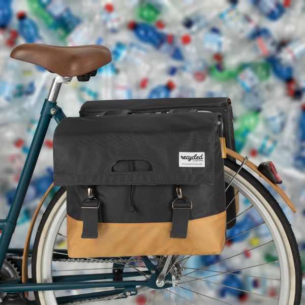 Dubbele fietstas van Urban Proof, waterafstotend en gemaakt van gerecycled Rpet, geschikt voor 40L bagage.