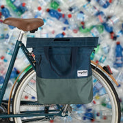 Urban Proof 20L recyclebare fietstas voor achterop de fiets, zwart, met eenvoudige enkel design en duurzame PET-materialen.