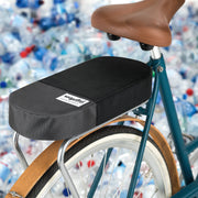 Urban Proof bagagedragerkussen gerecycled, zwart/grijs, 37,5 x 17 x 7 cm, comfortabel en milieuvriendelijk accessoire voor fietsen.