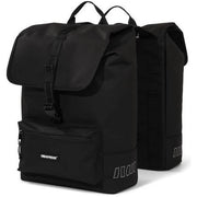 Dubbele fietstas Urban Proof Double Cargo 38 liter, gerecyclede materialen, met stevige sluitingen en reflecterende details.