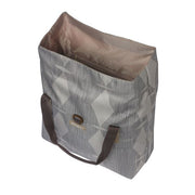 Basil Elegance fietstas enkel, 20-26 liter, gemaakt van gerecycled PET, zwart met stijlvolle afwerking en bevestigingsriem